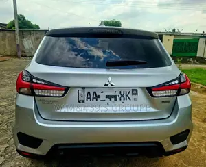Mitsubishi Outlander 2021 Gris