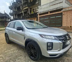 Mitsubishi Outlander 2021 Gris