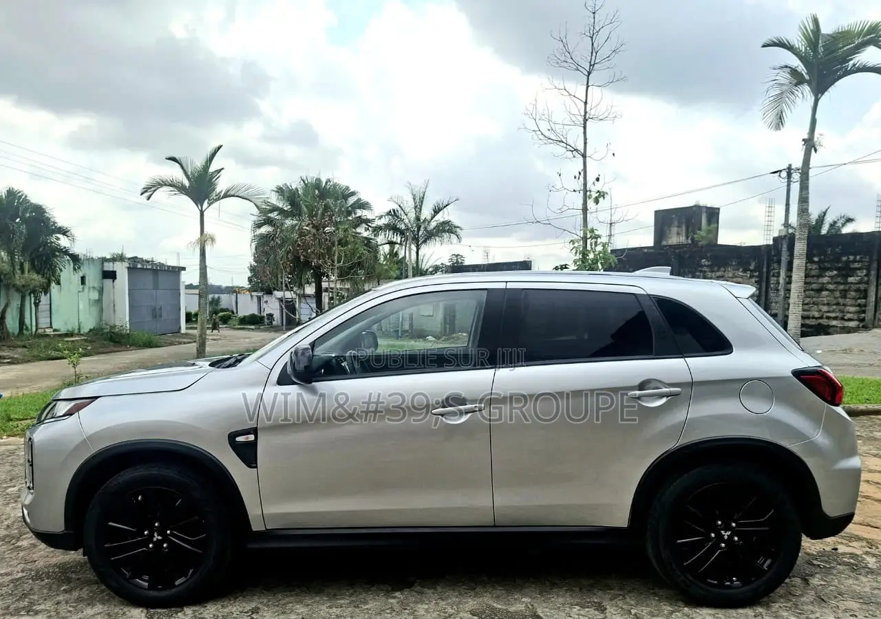 Mitsubishi Outlander 2021 Gris