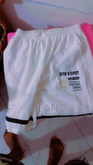 Bonjour Je Vends Des Vêtements Aussi Des Pantalons Et Complet