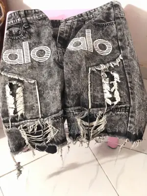 Bonjour Je Vends Des Vêtements Aussi Des Pantalons Et Complet