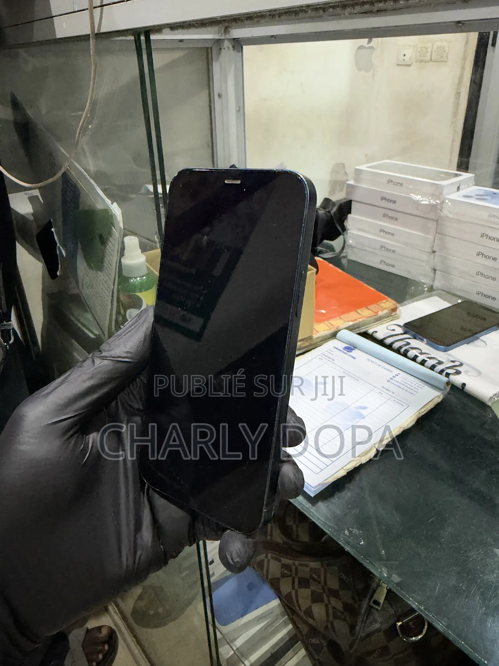Apple iPhone 12 64 GB Noir