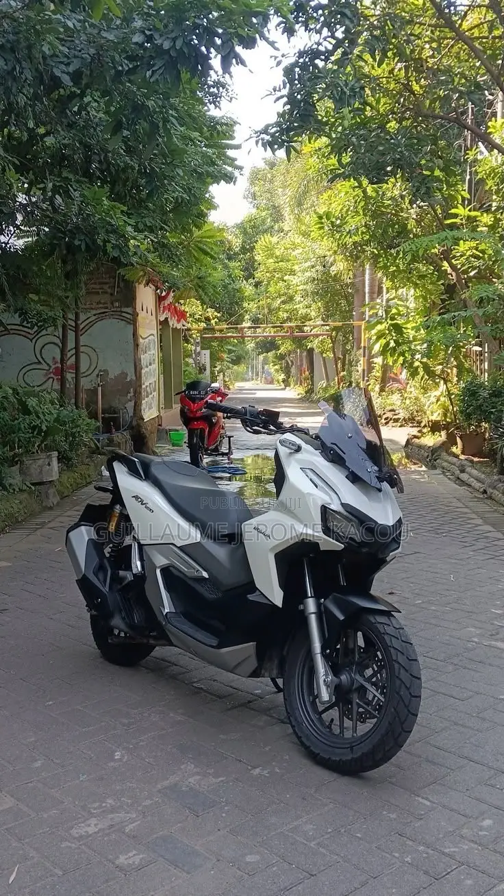 Nouveau Honda CB 2025 Blanc