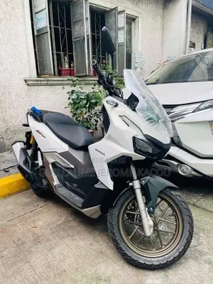 Nouveau Honda CB 2025 Blanc