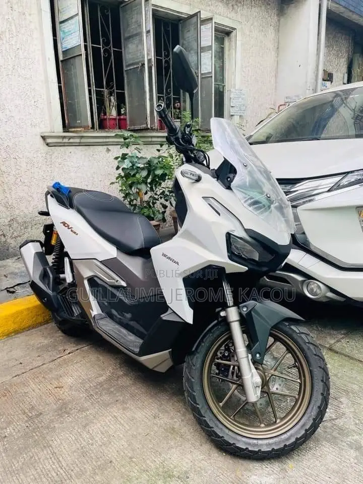 Nouveau Honda CB 2025 Blanc