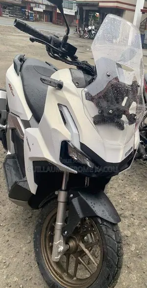 Nouveau Honda CB 2025 Blanc