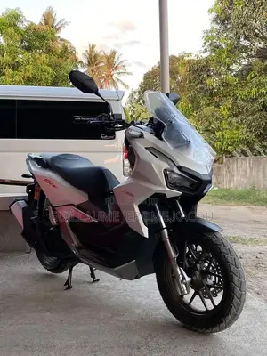 Nouveau Honda CB 2025 Blanc