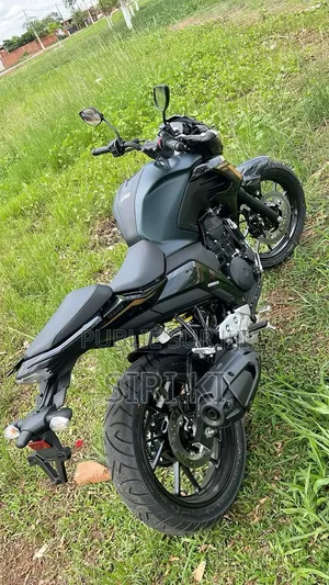 Nouveau Yamaha Crux 2025 Noir