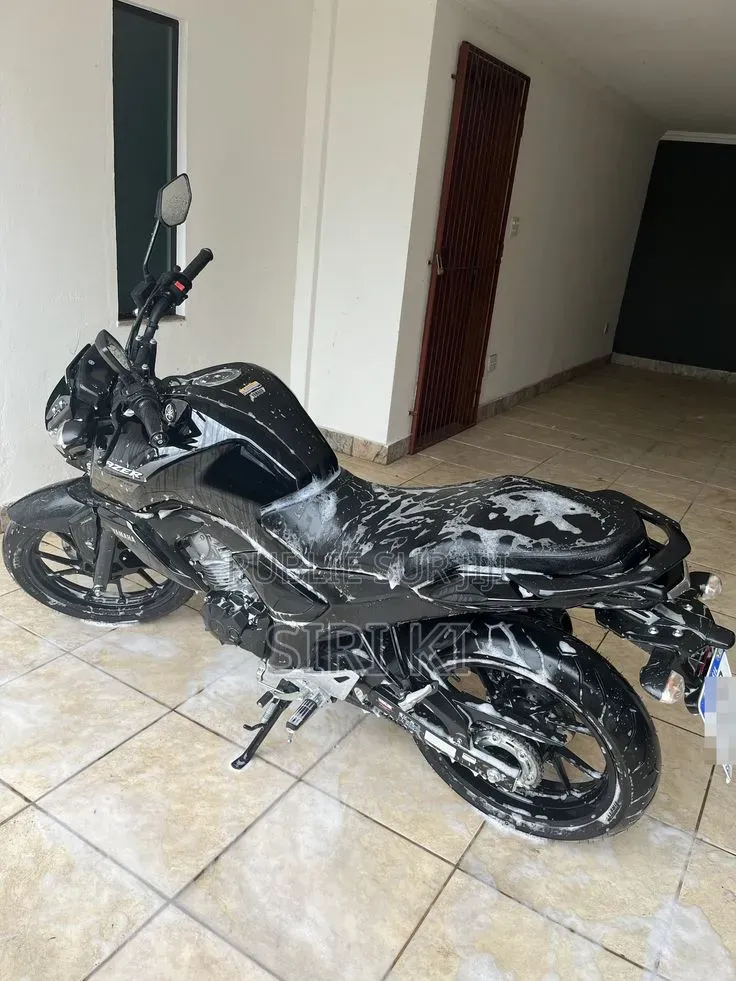 Nouveau Yamaha Crux 2025 Noir