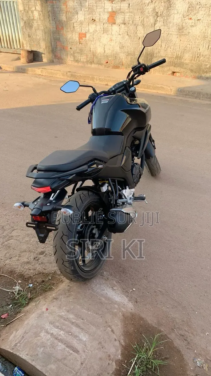 Nouveau Yamaha Crux 2025 Noir