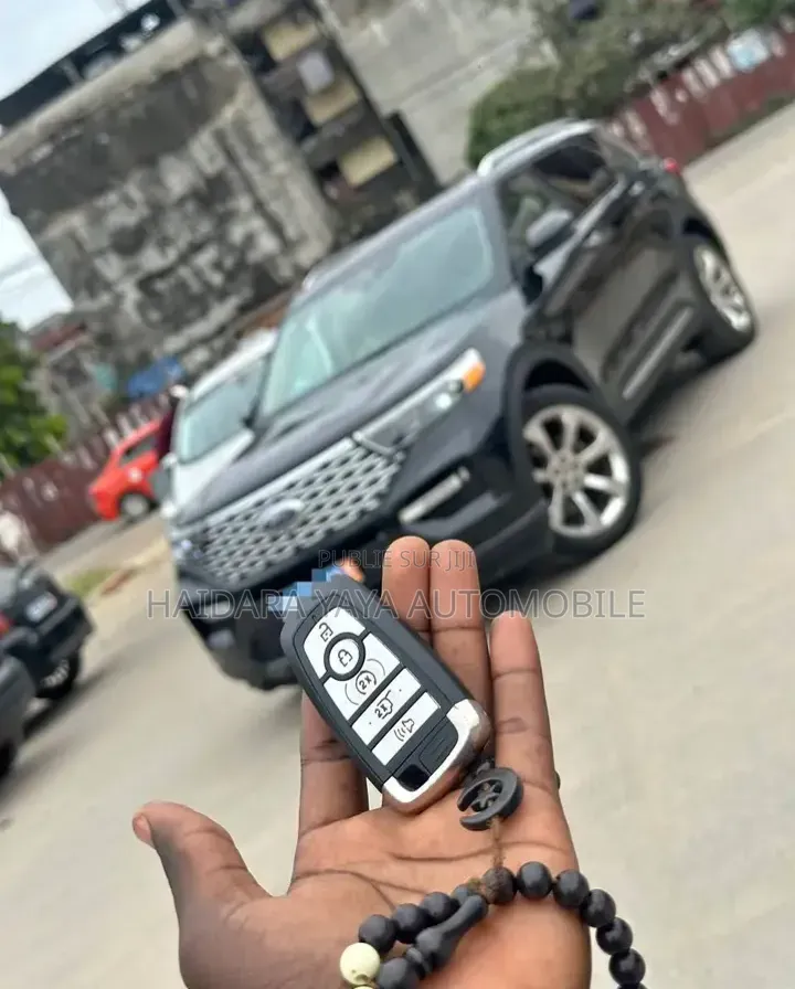 Ford Explorer Platinum 2021 Noir