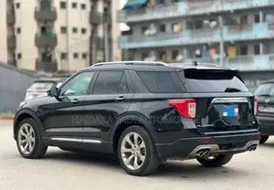 Ford Explorer Platinum 2021 Noir