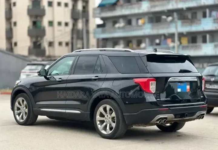 Ford Explorer Platinum 2021 Noir