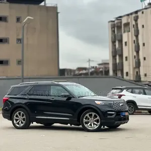 Ford Explorer Platinum 2021 Noir