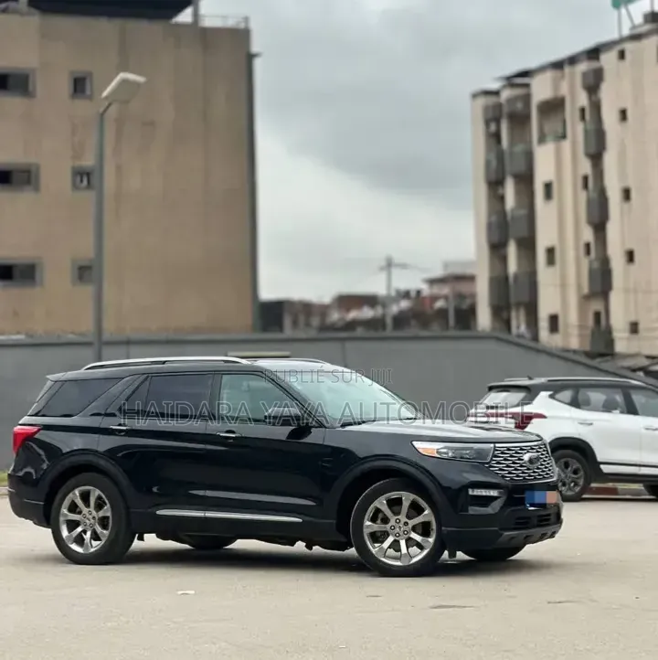 Ford Explorer Platinum 2021 Noir