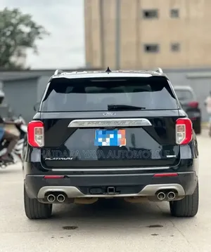 Ford Explorer Platinum 2021 Noir