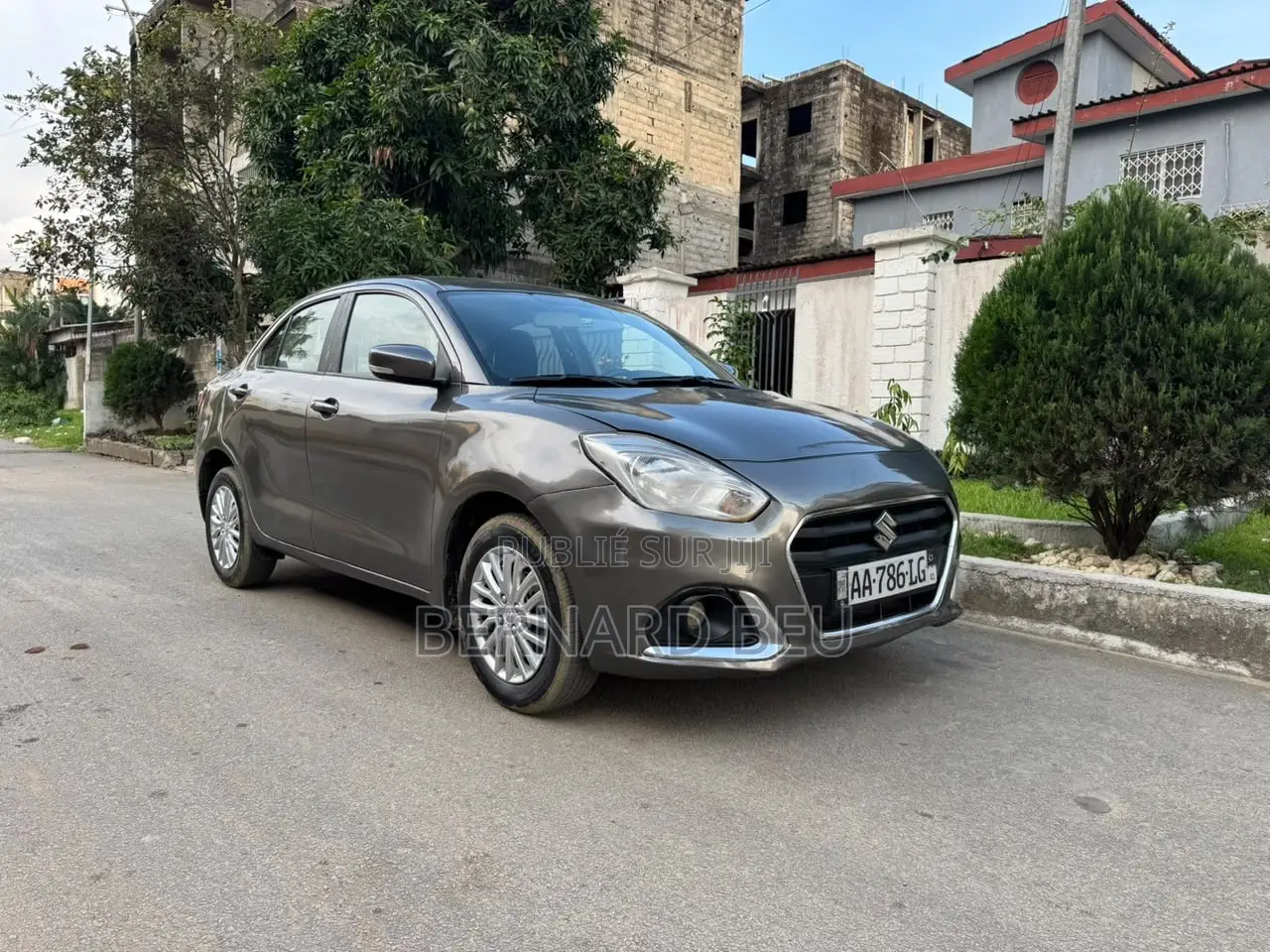 Suzuki Dzire 2025 Gris