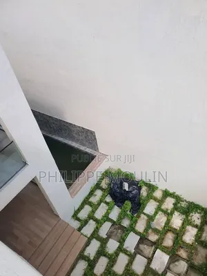 19chbre Maison dans Hôtel A Vendre A, Bouaké à Vendre