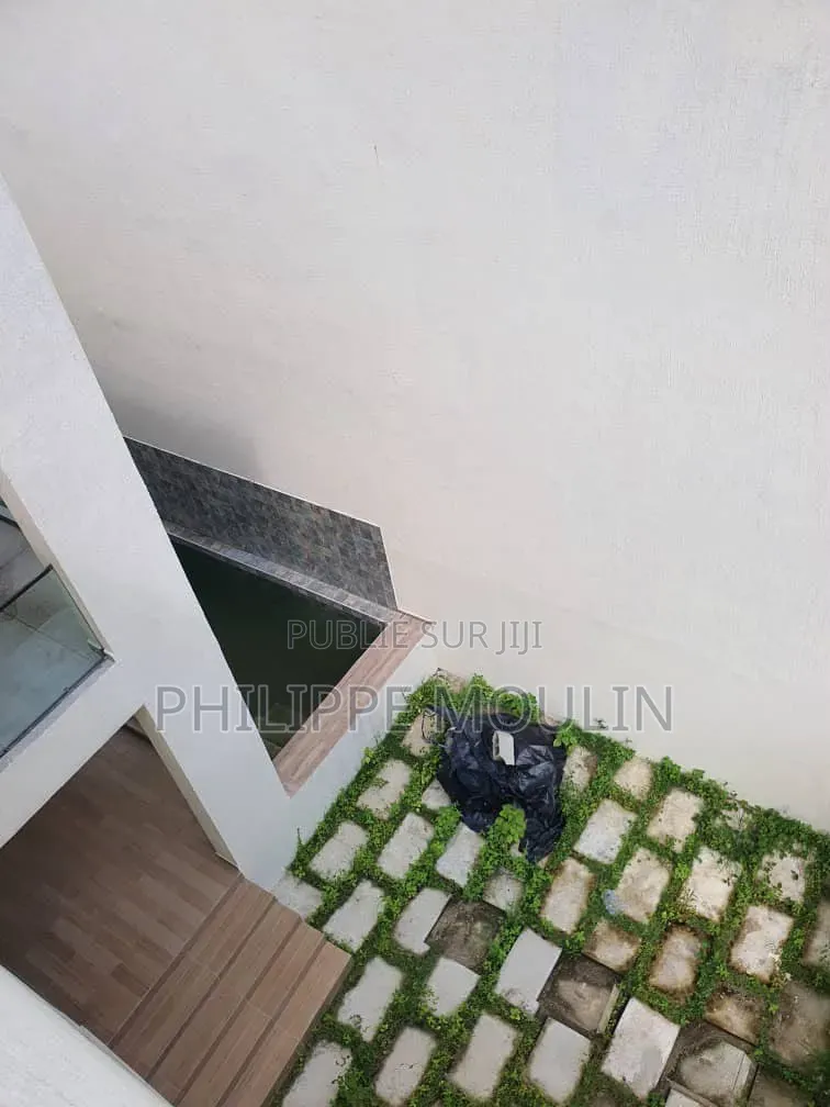 19chbre Maison dans Hôtel A Vendre A, Bouaké à Vendre