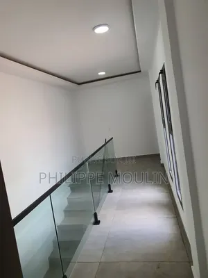 19chbre Maison dans Hôtel A Vendre A, Bouaké à Vendre