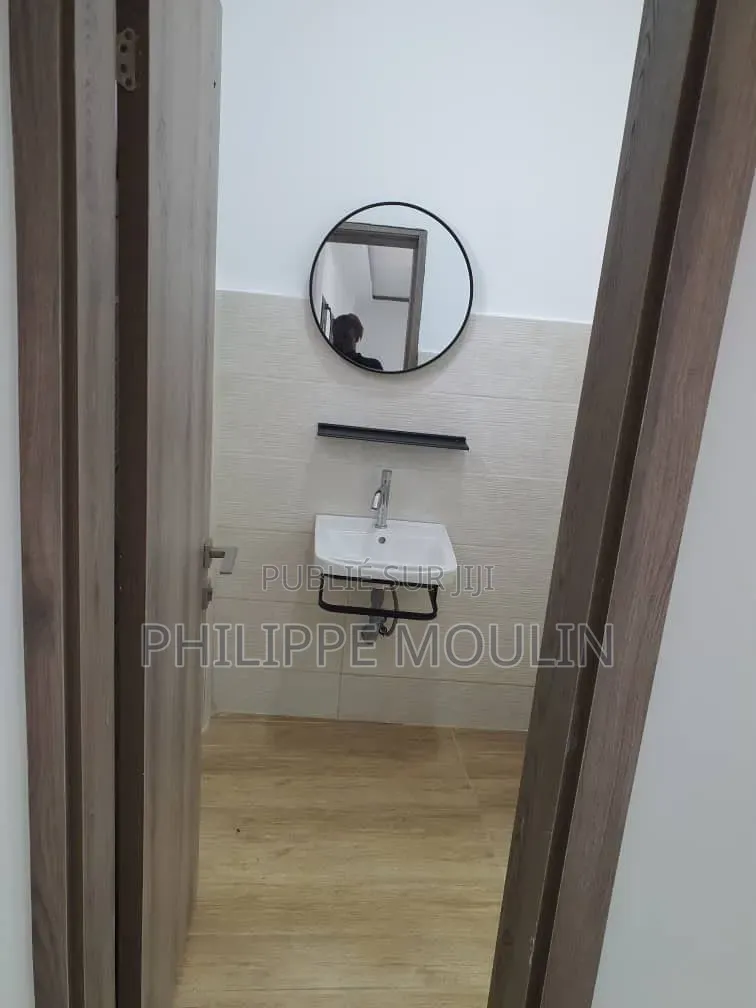 19chbre Maison dans Hôtel A Vendre A, Bouaké à Vendre