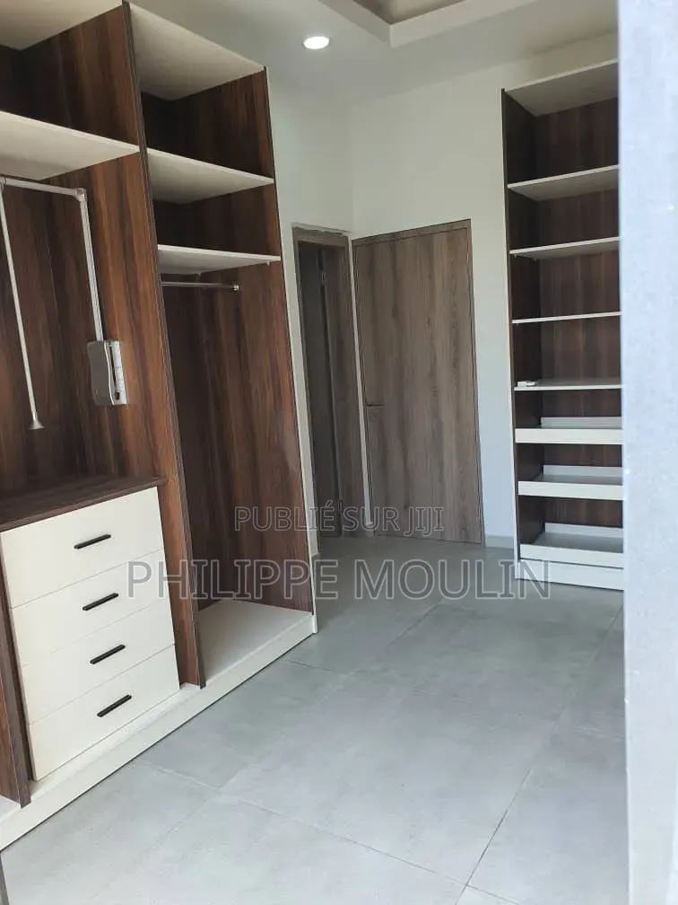 19chbre Maison dans Hôtel A Vendre A, Bouaké à Vendre