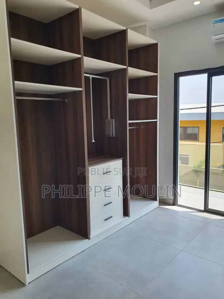 19chbre Maison dans Hôtel A Vendre A, Bouaké à Vendre