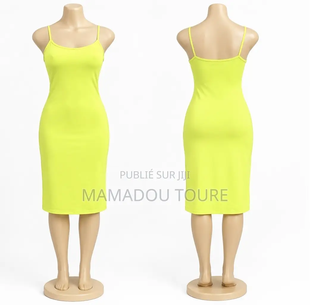 Robe Jaune Citron Élégante Avec Fond Assorti