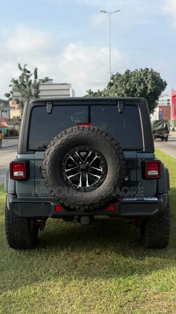 Nouveau Jeep Wrangler Willys 4dr 4WD 2026 Gris