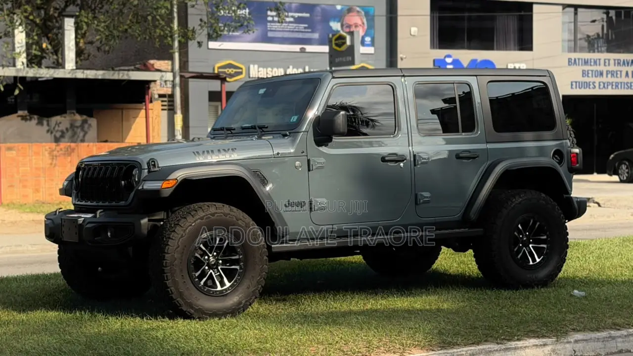 Nouveau Jeep Wrangler Willys 4dr 4WD 2026 Gris