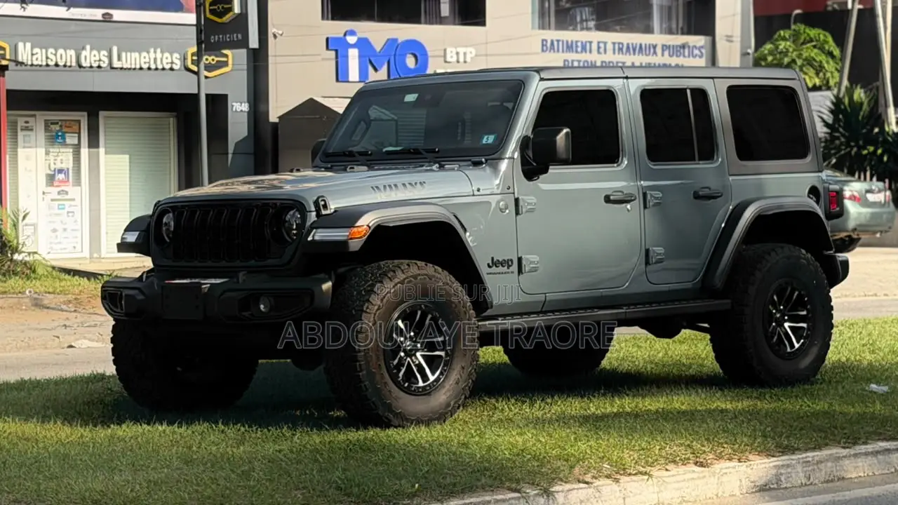 Nouveau Jeep Wrangler Willys 4dr 4WD 2026 Gris