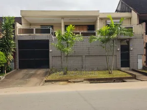 8chbre Duplex dans Duplex De 8 Pièces, Cocody à Vendre