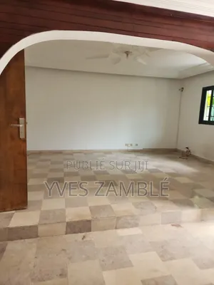 8chbre Duplex dans Duplex De 8 Pièces, Cocody à Vendre