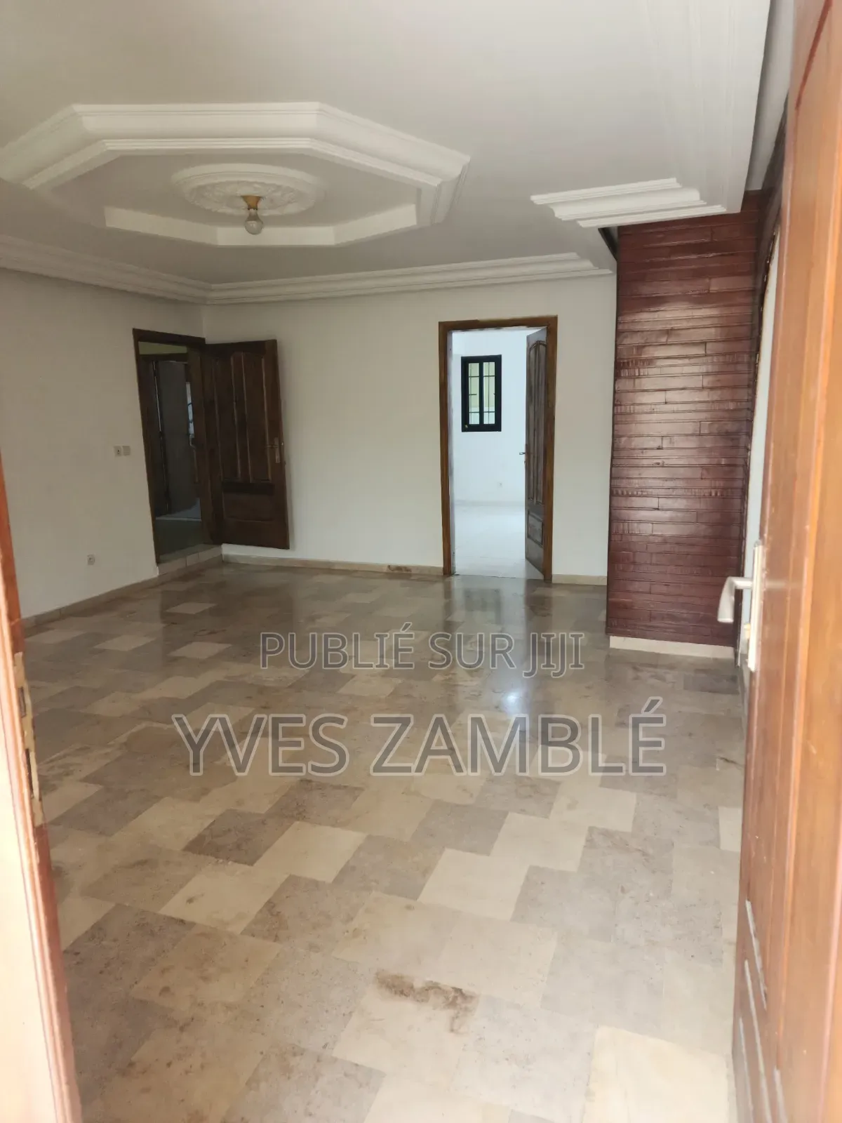 8chbre Duplex dans Duplex De 8 Pièces, Cocody à Vendre
