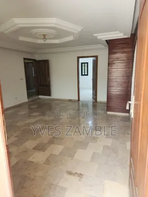 8chbre Duplex dans Duplex De 8 Pièces, Cocody à Vendre