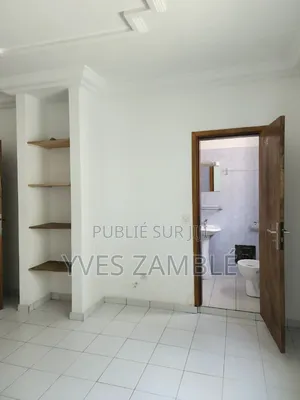 8chbre Duplex dans Duplex De 8 Pièces, Cocody à Vendre