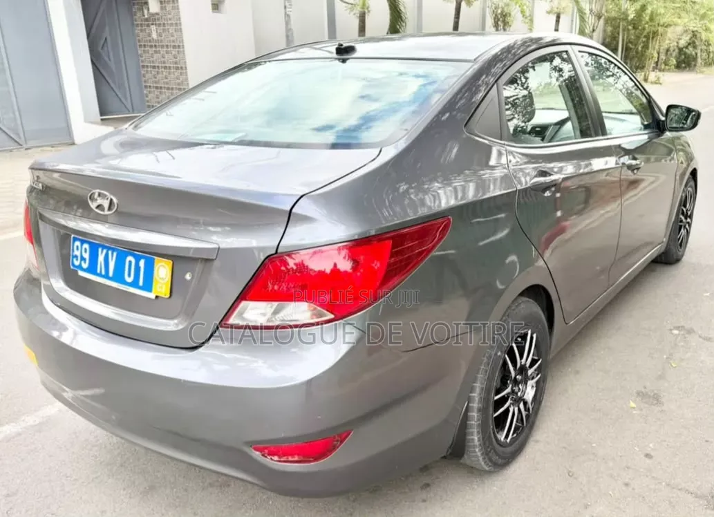 Hyundai Accent 2018 Gris