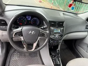 Hyundai Accent 2018 Gris