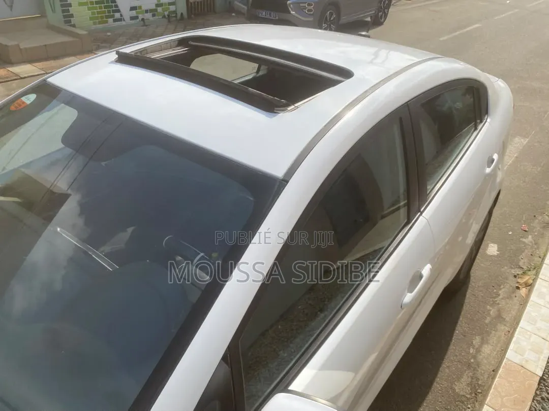Kia Rio EX 4dr Hatchback (1.6L 4cyl 6A) 2017 Blanc