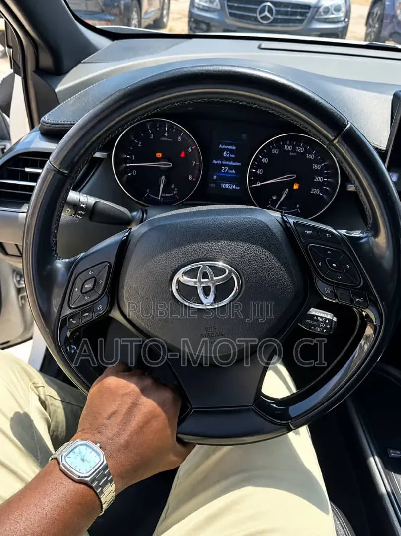 Toyota C-HR 2018 Blanc cassé