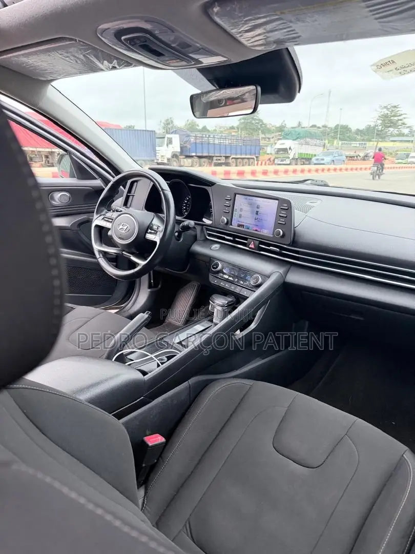 Hyundai Elantra 2022 Gris
