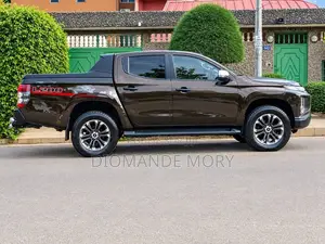 Mitsubishi L200 2025 Gris