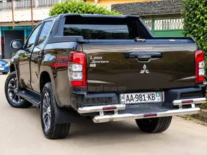 Mitsubishi L200 2025 Gris