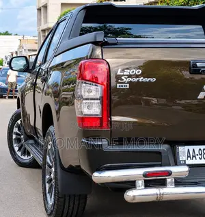 Mitsubishi L200 2025 Gris