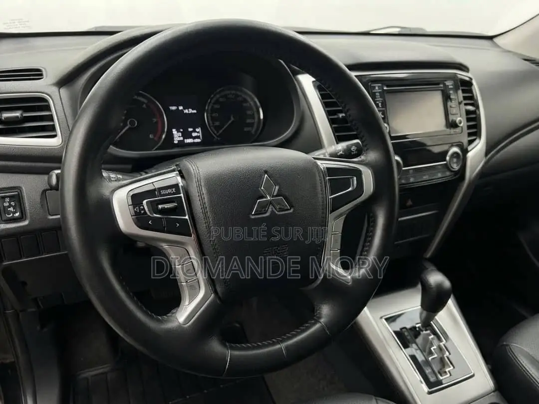 Mitsubishi L200 2025 Gris