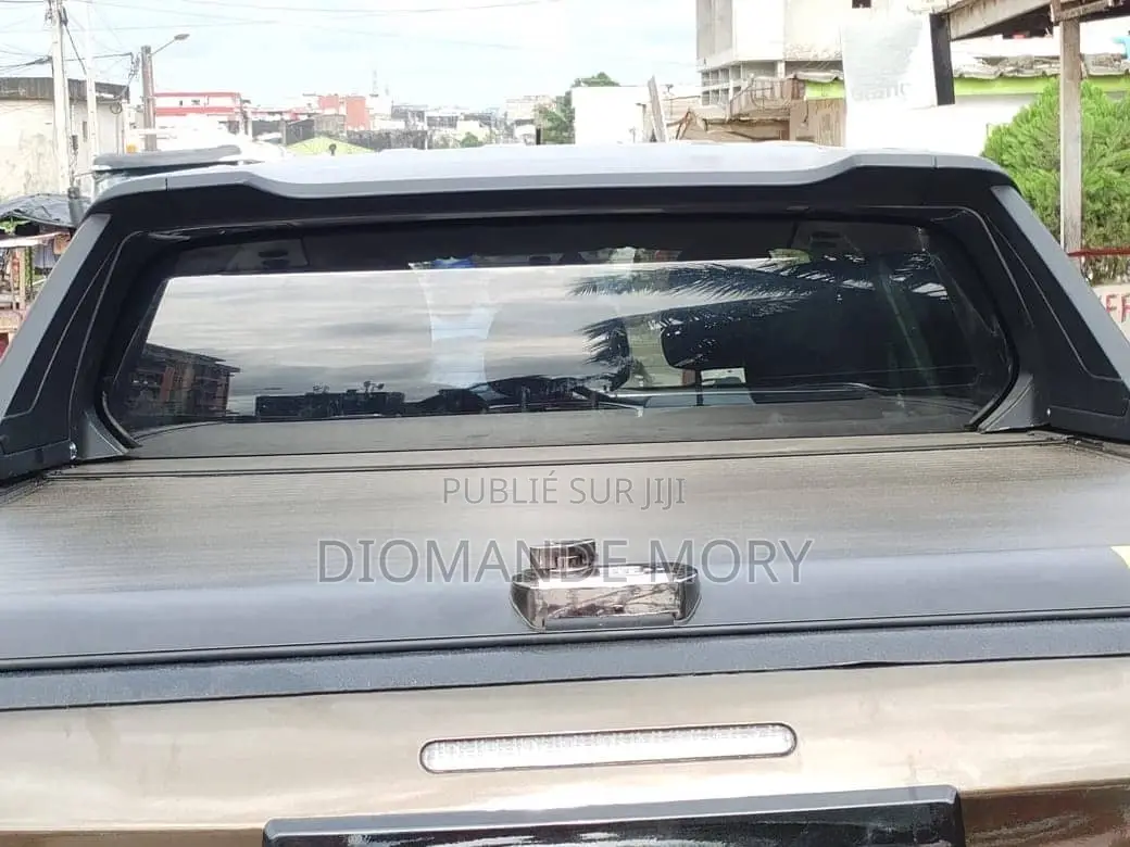 Mitsubishi L200 2025 Gris