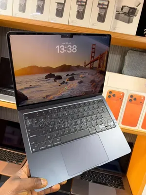 Nouveau Apple MacBook Pro 2022 M2 6GB Apple M2 SSD 250GB