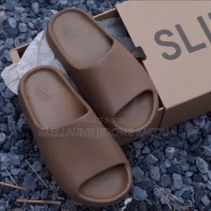 Yeezy Slide Couleur Marron Terre