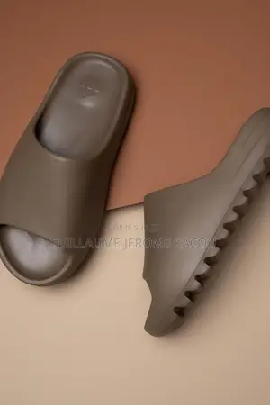Yeezy Slide Couleur Marron Terre