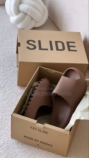 Yeezy Slide Couleur Marron Terre